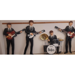 STATUE DEI BEATLES AL COMPLETO