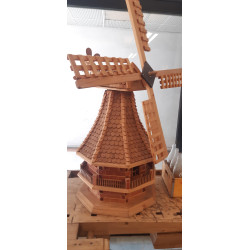 MULINO A VENTO DI LEGNO