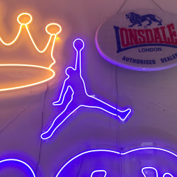 Michael Jordan Insegna luminosa