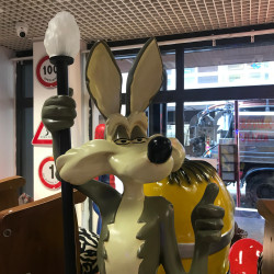 STATUA WILLY  IL COYOTE con...