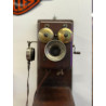 Antico telefono da parete in legno