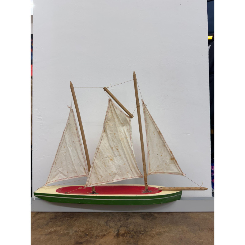 Zax barca a vela in legno colorato Zax barca a vela in legno colorato