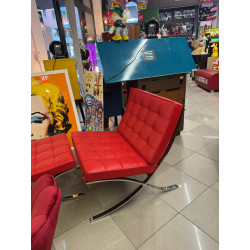 KNOLL.        Sedia Barcellona® e pouff Barcellona®