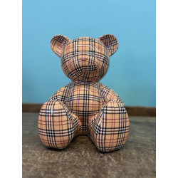 Teddy Burberry (R)