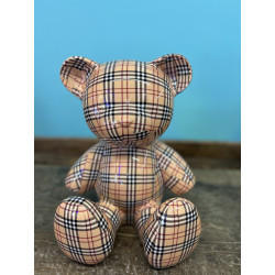 Teddy Burberry (R)