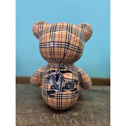 Teddy Burberry (R)