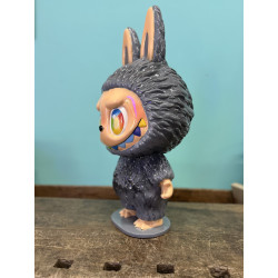 LABUBU (R) GREY RAINBOW - 65